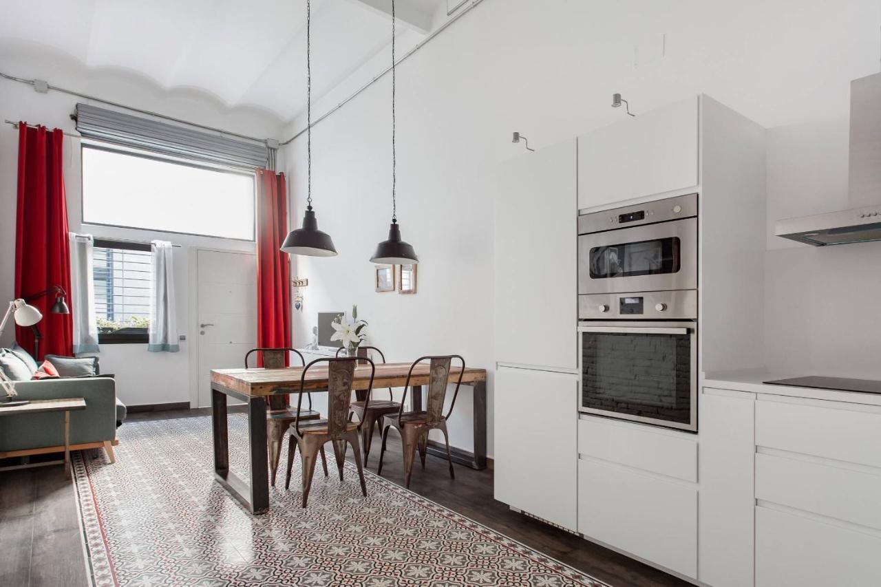 Stylish Apartment With Terrace For Couple Or Family برشلونة المظهر الخارجي الصورة