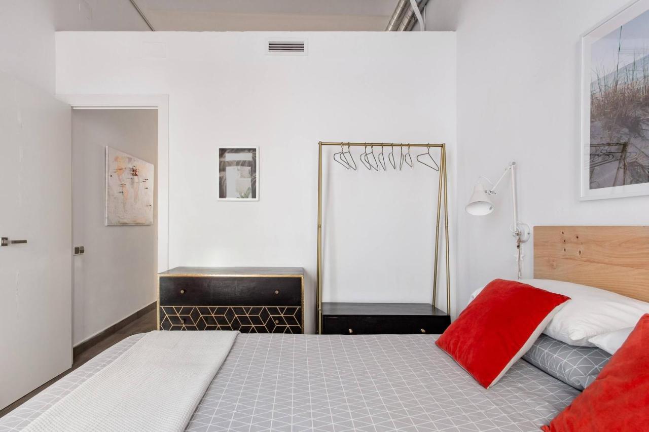 Stylish Apartment With Terrace For Couple Or Family برشلونة المظهر الخارجي الصورة