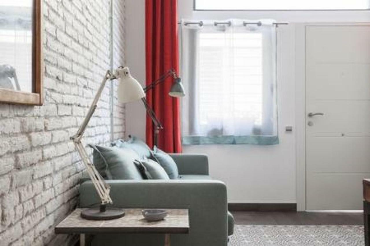 Stylish Apartment With Terrace For Couple Or Family برشلونة المظهر الخارجي الصورة